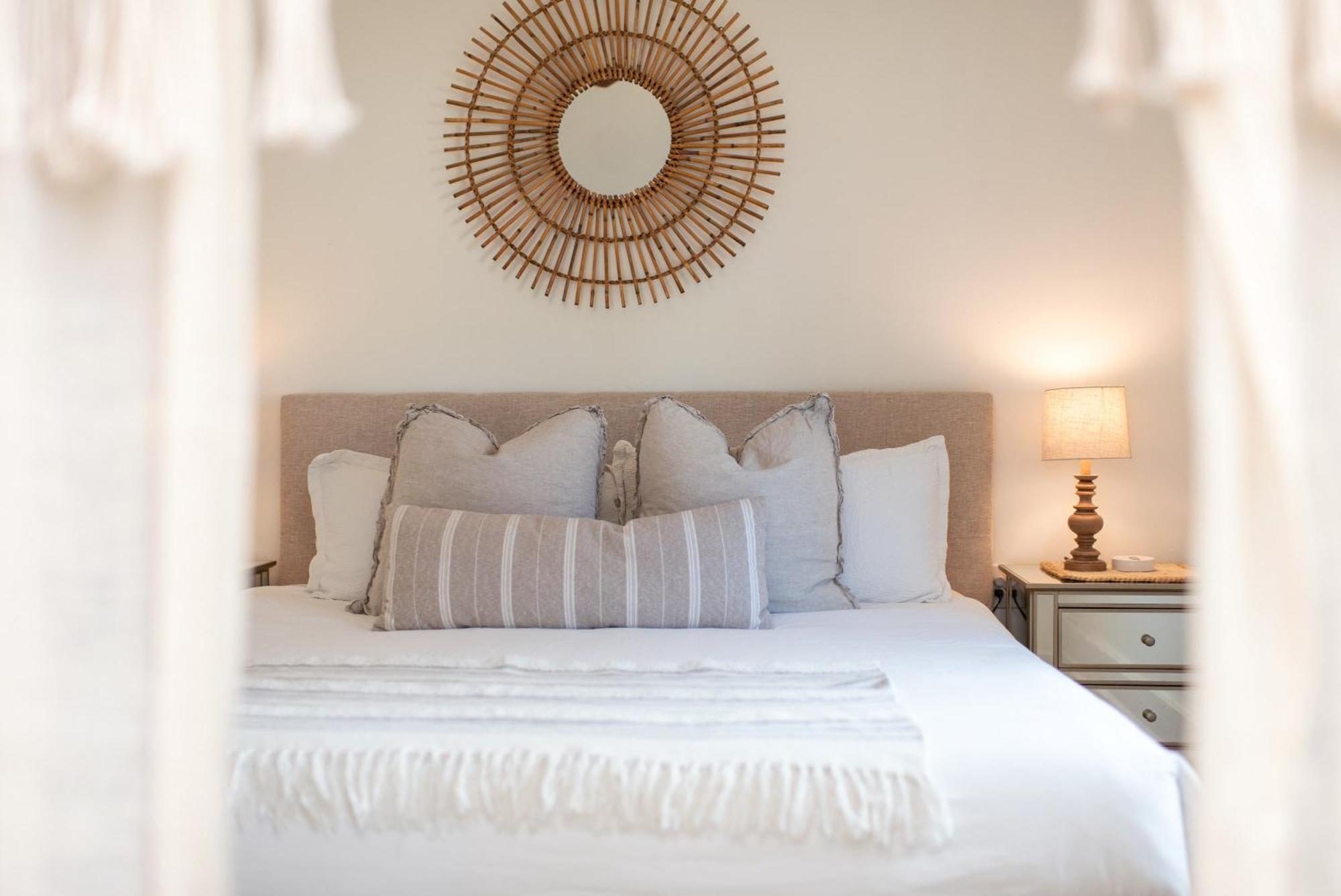 Le Petit Guesthouse -King Bed Walk To Whitworth Nine Mile Falls Extérieur photo