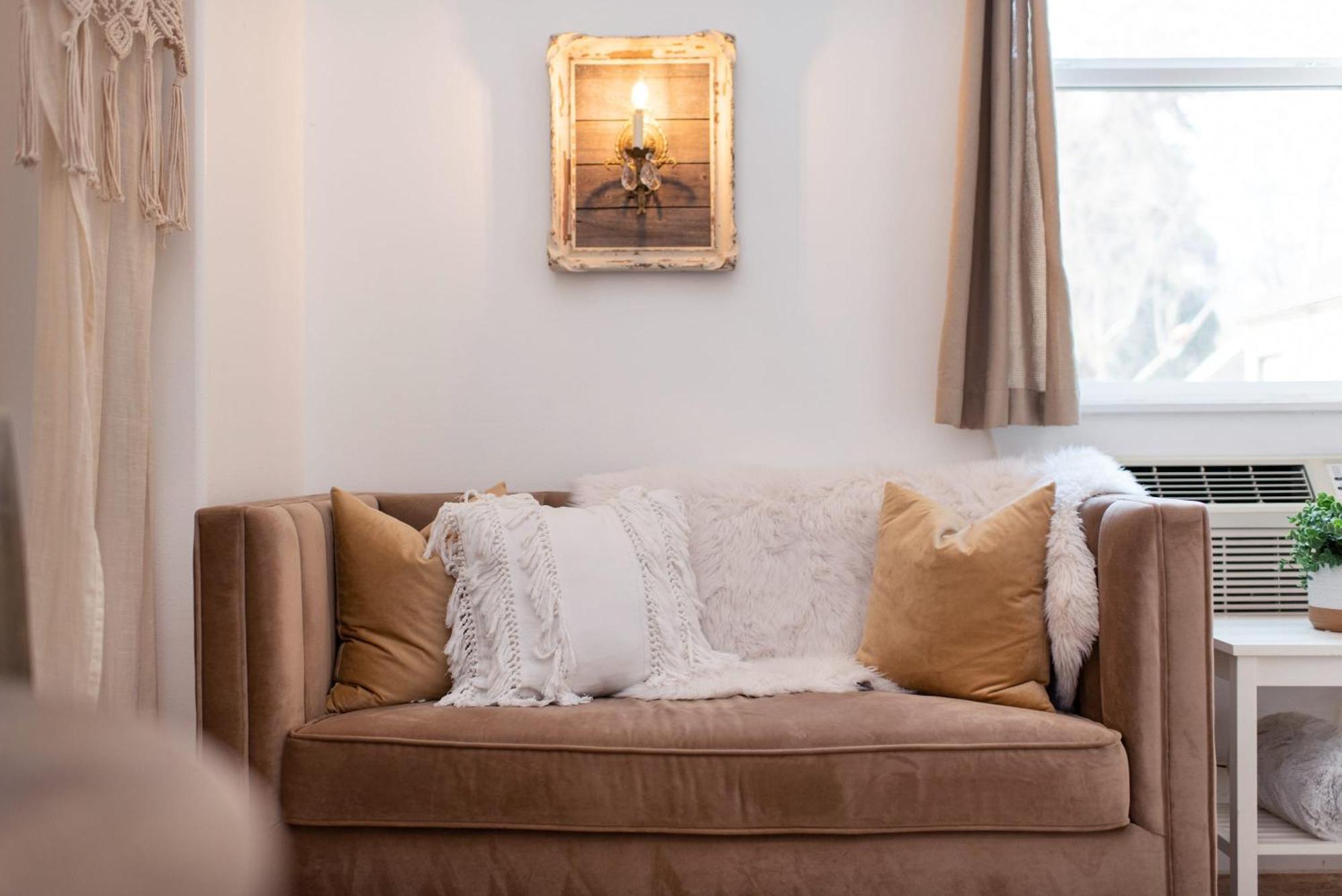 Le Petit Guesthouse -King Bed Walk To Whitworth Nine Mile Falls Extérieur photo