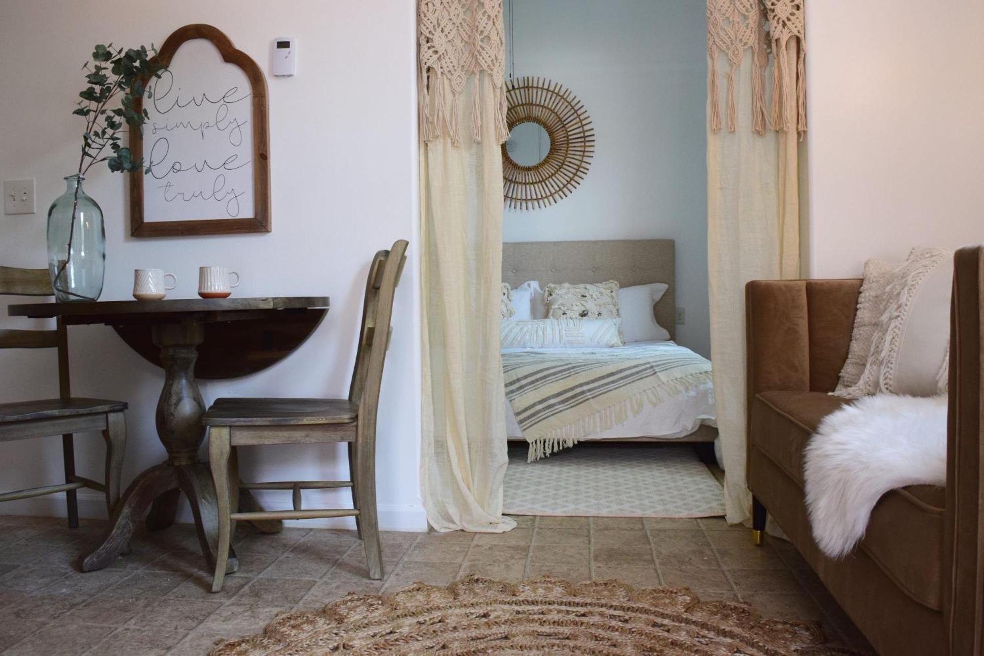 Le Petit Guesthouse -King Bed Walk To Whitworth Nine Mile Falls Extérieur photo