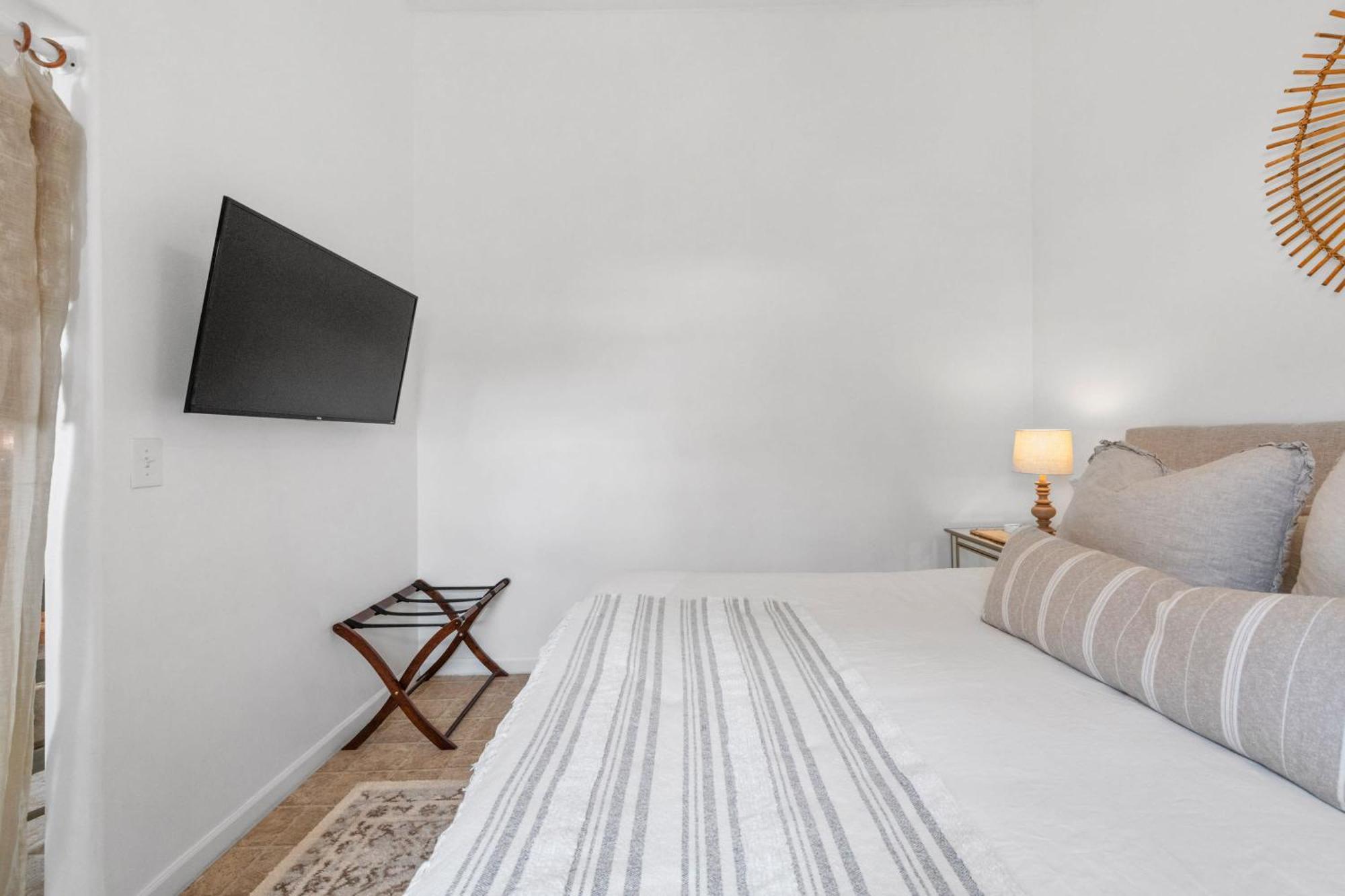 Le Petit Guesthouse -King Bed Walk To Whitworth Nine Mile Falls Extérieur photo
